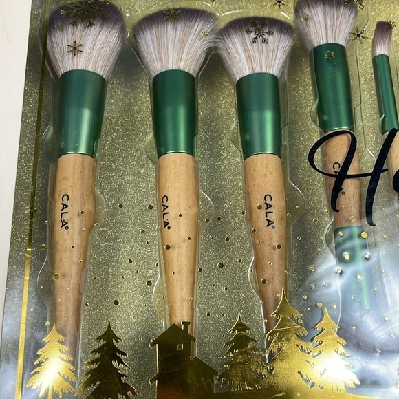 NIB Cala Holiday Dreams Makeup Brushes Gift Set Christmas Hanukkah - Picture 4 of 8
